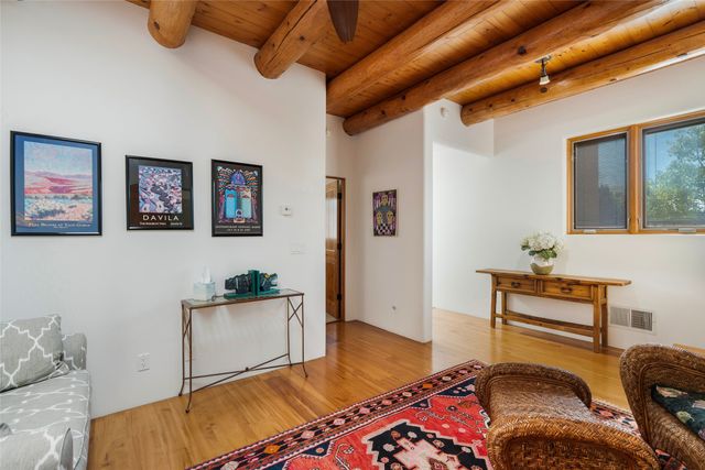 690 La Viveza Court, Santa Fe, NM 87501