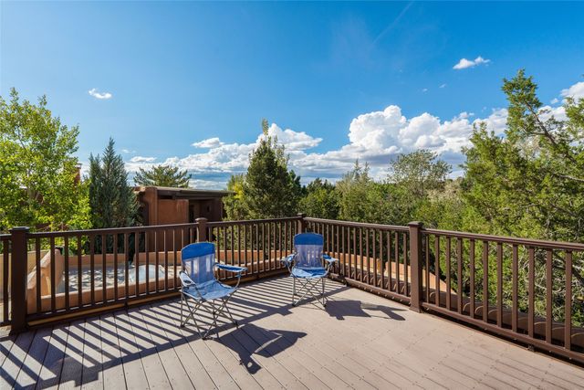 690 La Viveza Court, Santa Fe, NM 87501