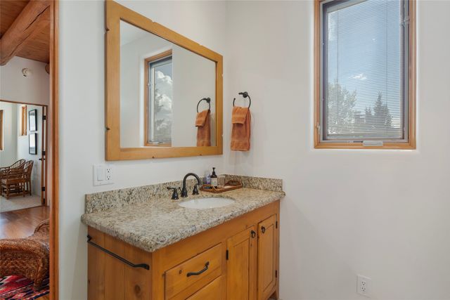 690 La Viveza Court, Santa Fe, NM 87501