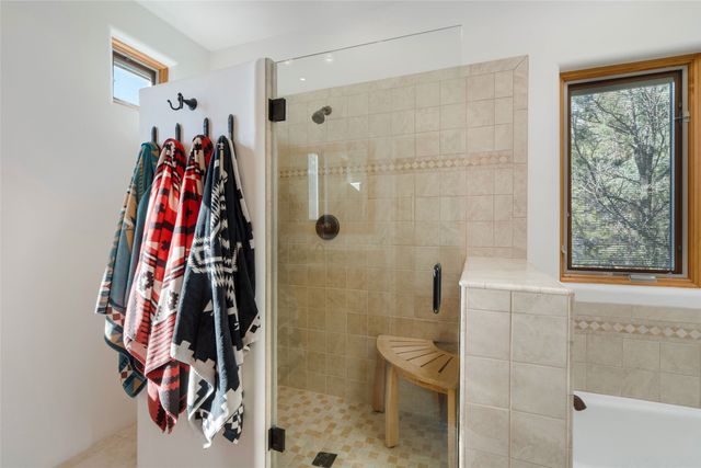 690 La Viveza Court, Santa Fe, NM 87501