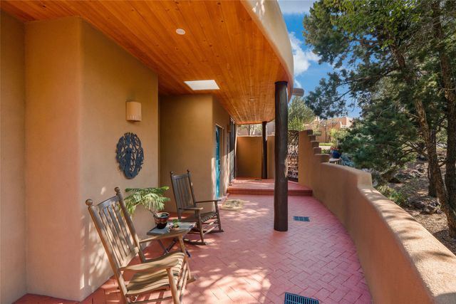 690 La Viveza Court, Santa Fe, NM 87501