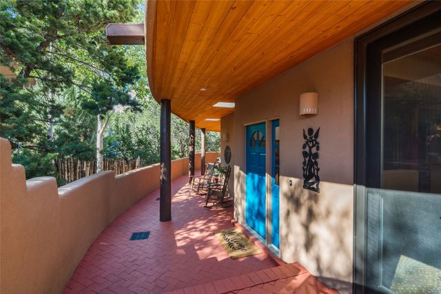 690 La Viveza Court, Santa Fe, NM 87501