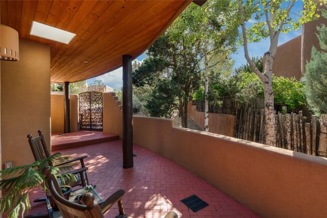 690 La Viveza Court, Santa Fe, NM 87501
