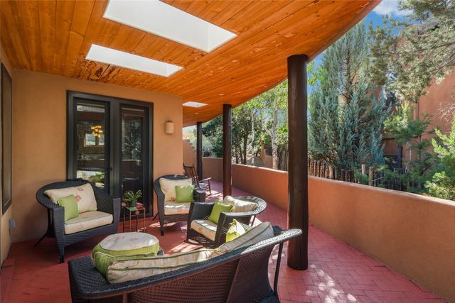 690 La Viveza Court, Santa Fe, NM 87501