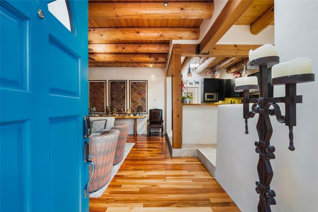 690 La Viveza Court, Santa Fe, NM 87501