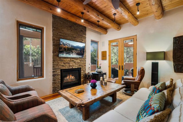 690 La Viveza Court, Santa Fe, NM 87501