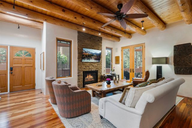 690 La Viveza Court, Santa Fe, NM 87501