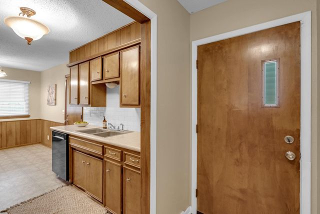 313 N Brunswick St, Wichita, KS 67212