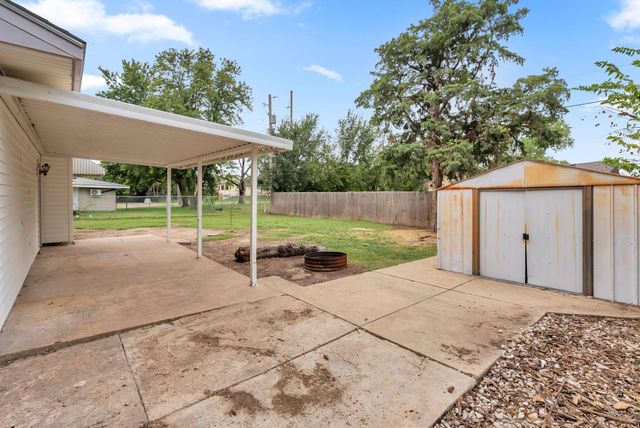 313 N Brunswick St, Wichita, KS 67212