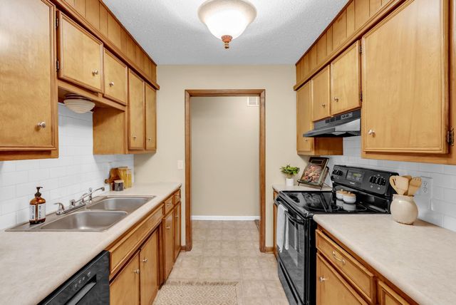 313 N Brunswick St, Wichita, KS 67212