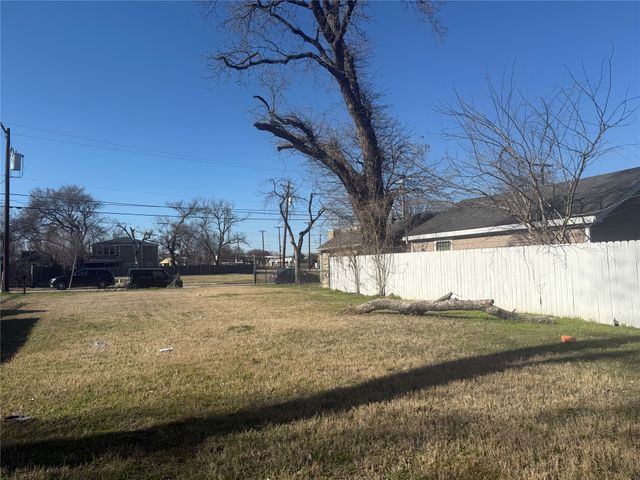 3926 Sidney Street, Dallas, TX 75210