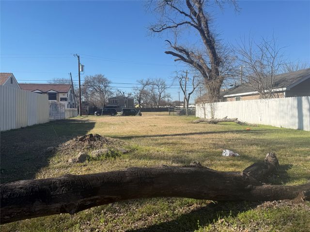 3926 Sidney Street, Dallas, TX 75210