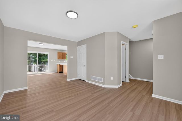 8 FREEDOM CT, New Castle, DE 19720