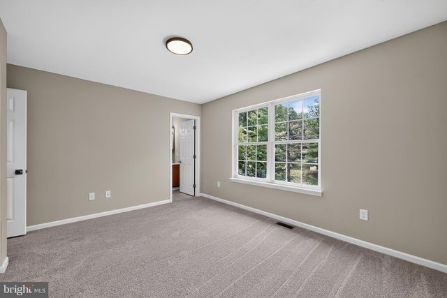 8 FREEDOM CT, New Castle, DE 19720