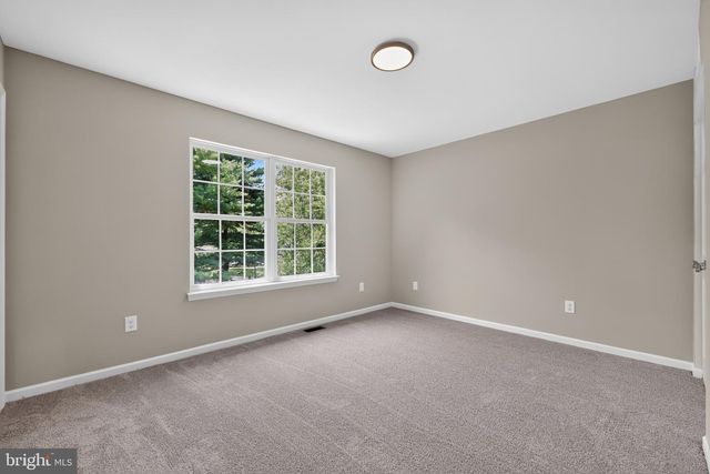 8 FREEDOM CT, New Castle, DE 19720