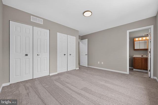 8 FREEDOM CT, New Castle, DE 19720