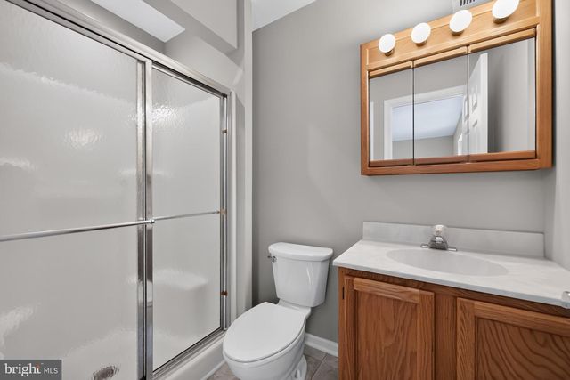 8 FREEDOM CT, New Castle, DE 19720