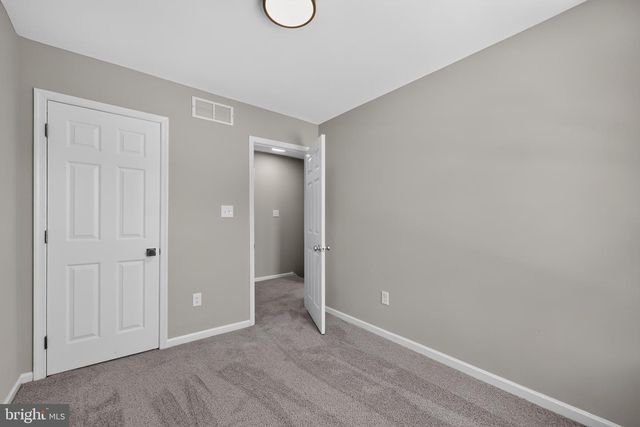 8 FREEDOM CT, New Castle, DE 19720