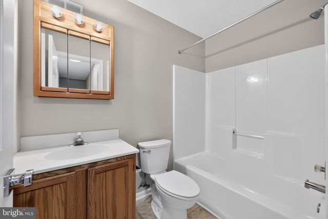 8 FREEDOM CT, New Castle, DE 19720
