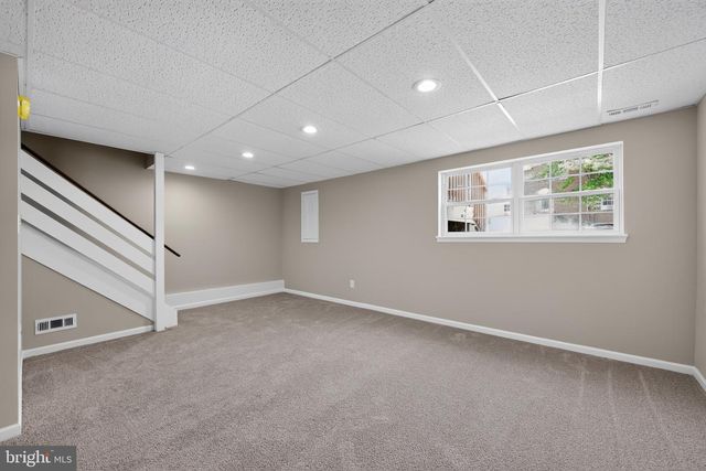 8 FREEDOM CT, New Castle, DE 19720