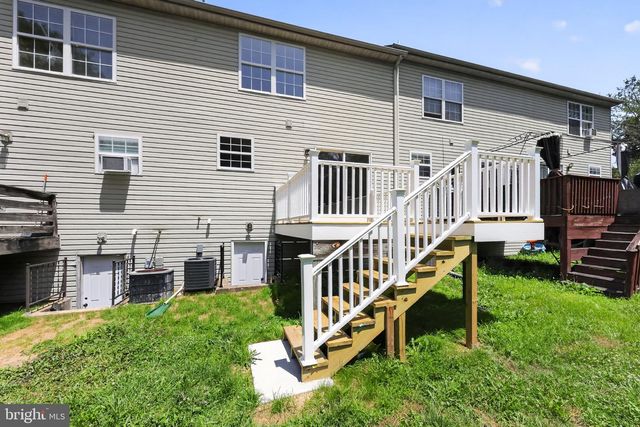 8 FREEDOM CT, New Castle, DE 19720