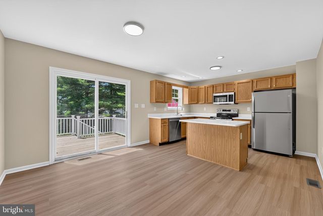 8 FREEDOM CT, New Castle, DE 19720