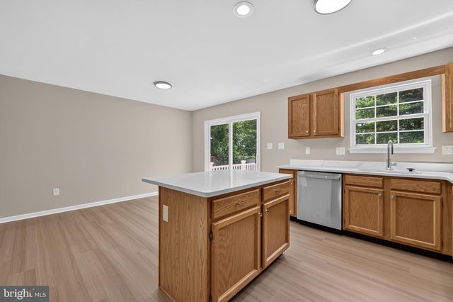 8 FREEDOM CT, New Castle, DE 19720