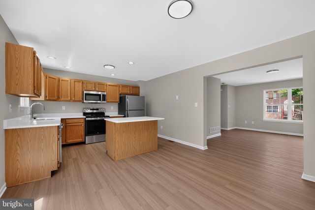 8 FREEDOM CT, New Castle, DE 19720