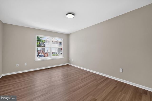 8 FREEDOM CT, New Castle, DE 19720