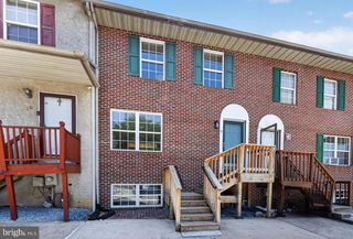 8 FREEDOM CT, New Castle, DE 19720
