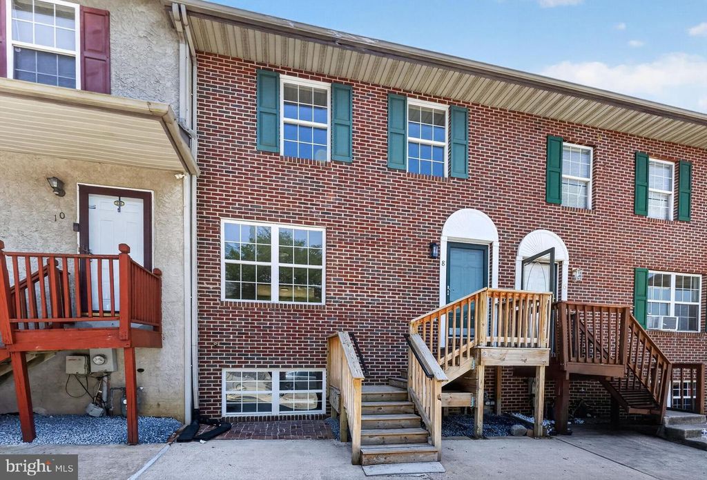 8 FREEDOM CT, New Castle, DE 19720