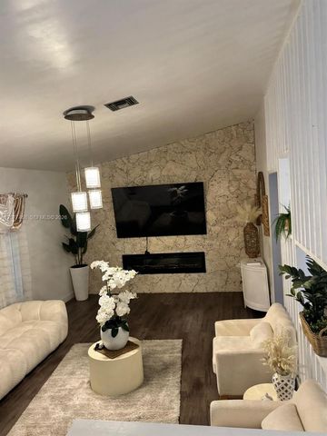 913 NW 110th Lane, Coral Springs, FL 33071