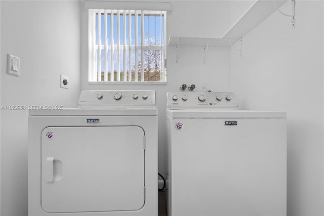 5610 SW 43rd St, Davie, FL 33314