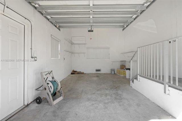 5610 SW 43rd St, Davie, FL 33314