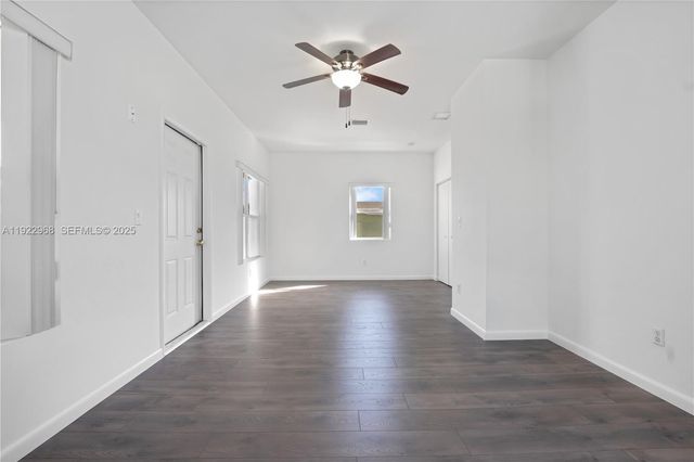 5610 SW 43rd St, Davie, FL 33314