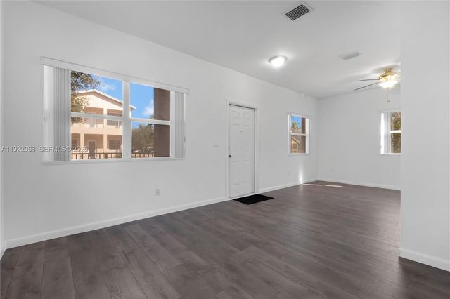 5610 SW 43rd St, Davie, FL 33314