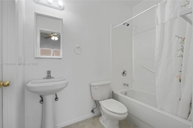 5610 SW 43rd St, Davie, FL 33314