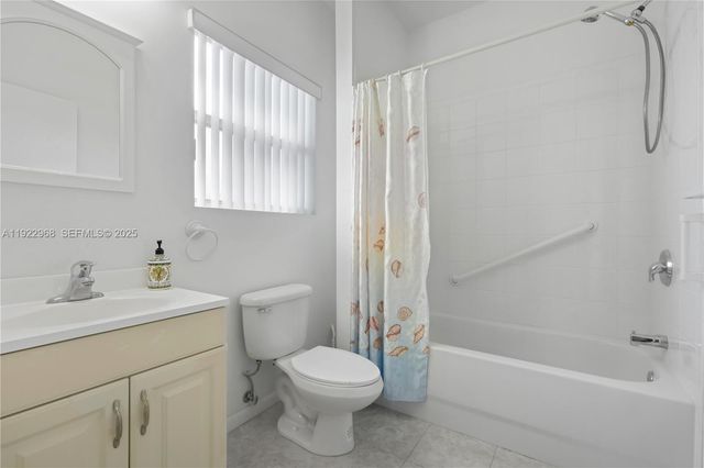 5610 SW 43rd St, Davie, FL 33314