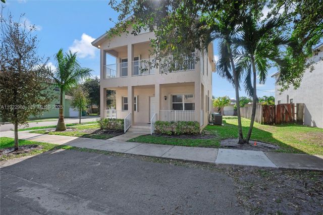 5610 SW 43rd St, Davie, FL 33314
