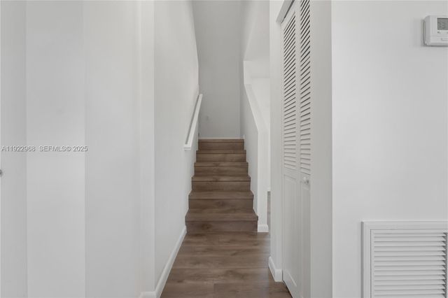 5610 SW 43rd St, Davie, FL 33314