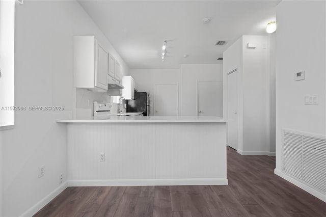 5610 SW 43rd St, Davie, FL 33314