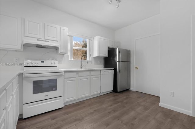 5610 SW 43rd St, Davie, FL 33314