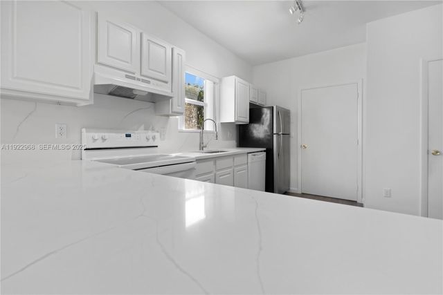 5610 SW 43rd St, Davie, FL 33314