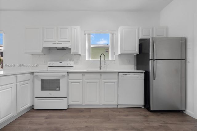 5610 SW 43rd St, Davie, FL 33314