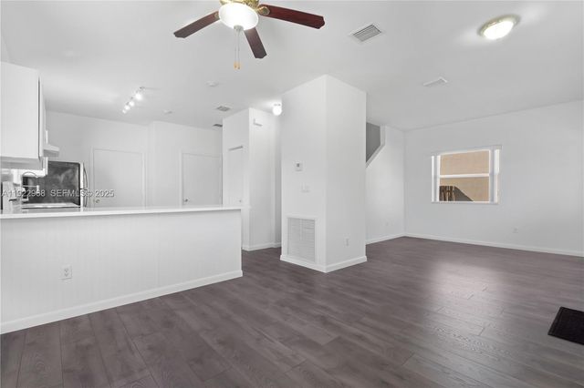 5610 SW 43rd St, Davie, FL 33314