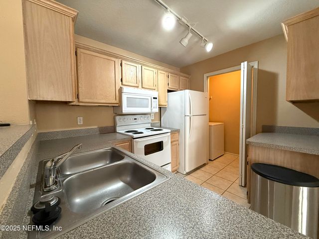 7701 TIMBERLIN PARK Boulevard 838, Jacksonville, FL 32256