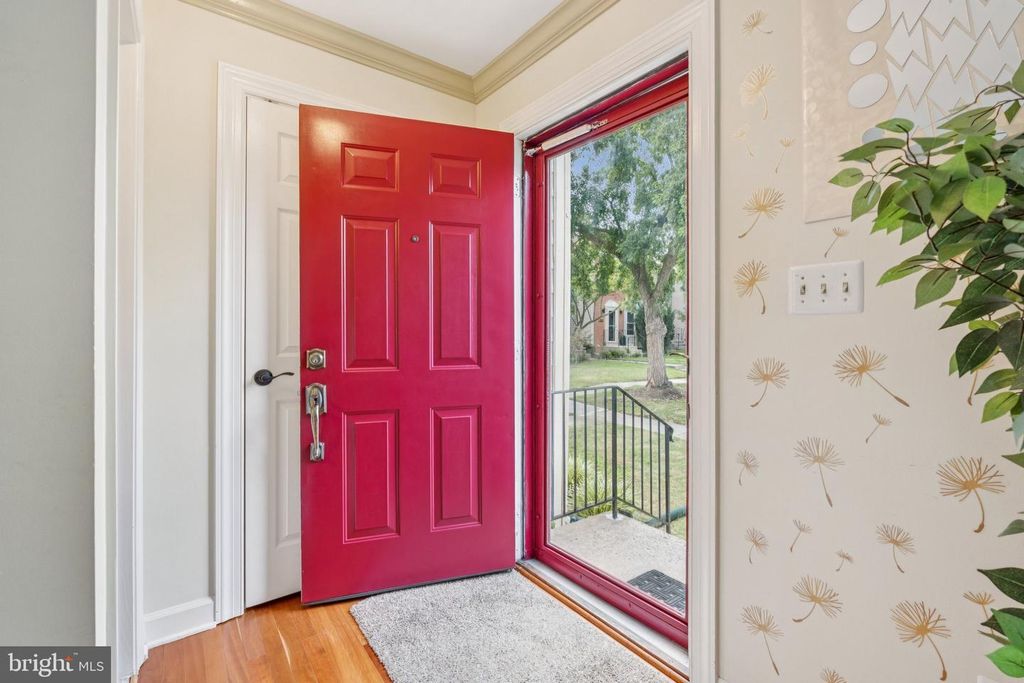 21180 HEDGEROW TER, Ashburn, VA 20147