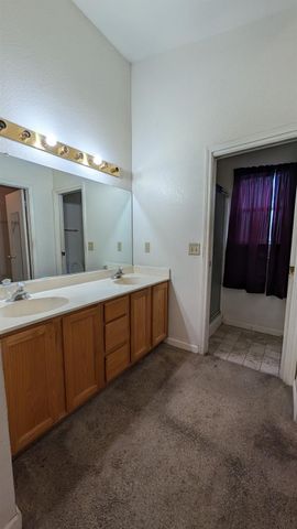 575 Macadamia Avenue, Madera, CA 93637