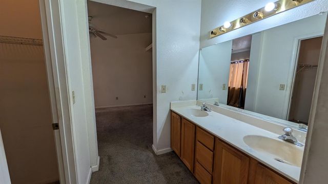 575 Macadamia Avenue, Madera, CA 93637