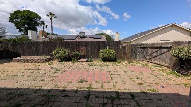 575 Macadamia Avenue, Madera, CA 93637